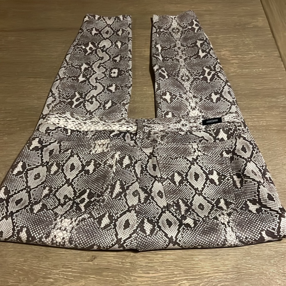 Liverpool LA Grey Python Print Pants size 12 / 31 - Picture 2 of 9